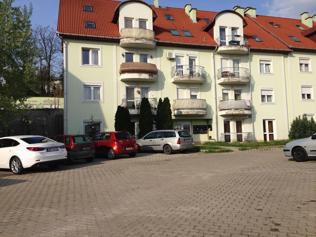 Kristaly Apartman เอ็กเกอร์ ภายนอก รูปภาพ