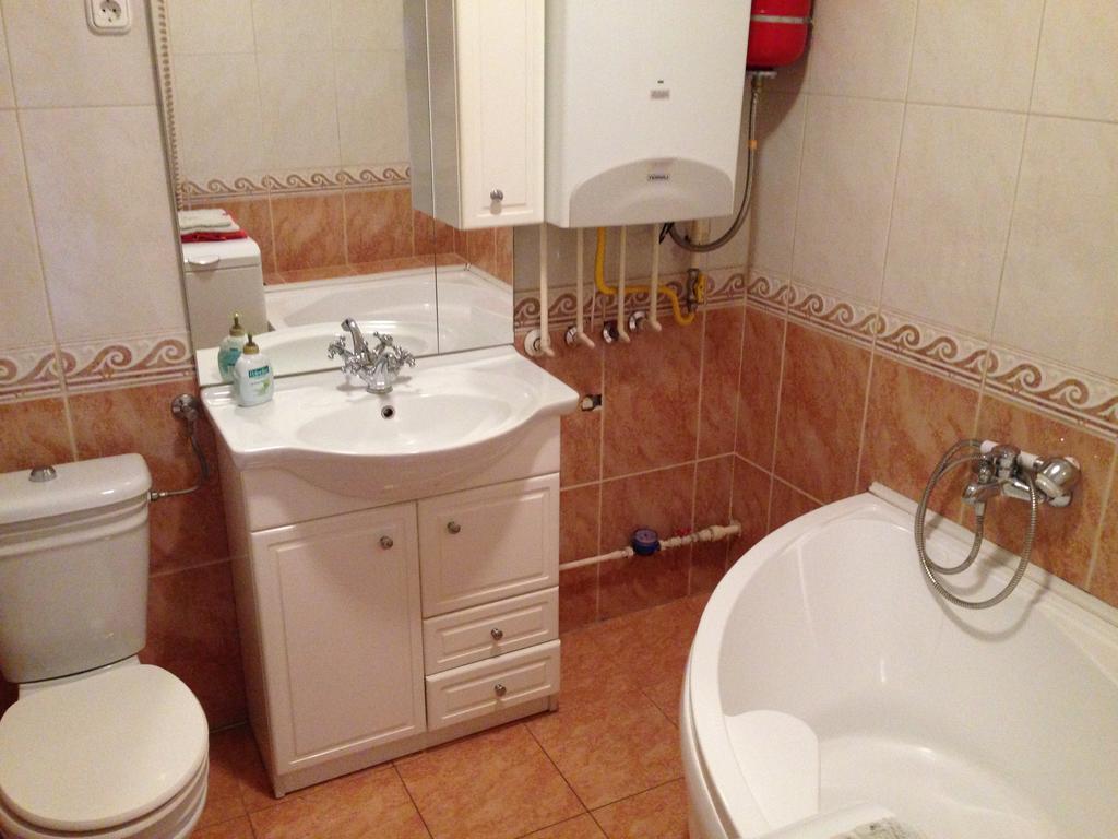 Kristaly Apartman เอ็กเกอร์ ภายนอก รูปภาพ